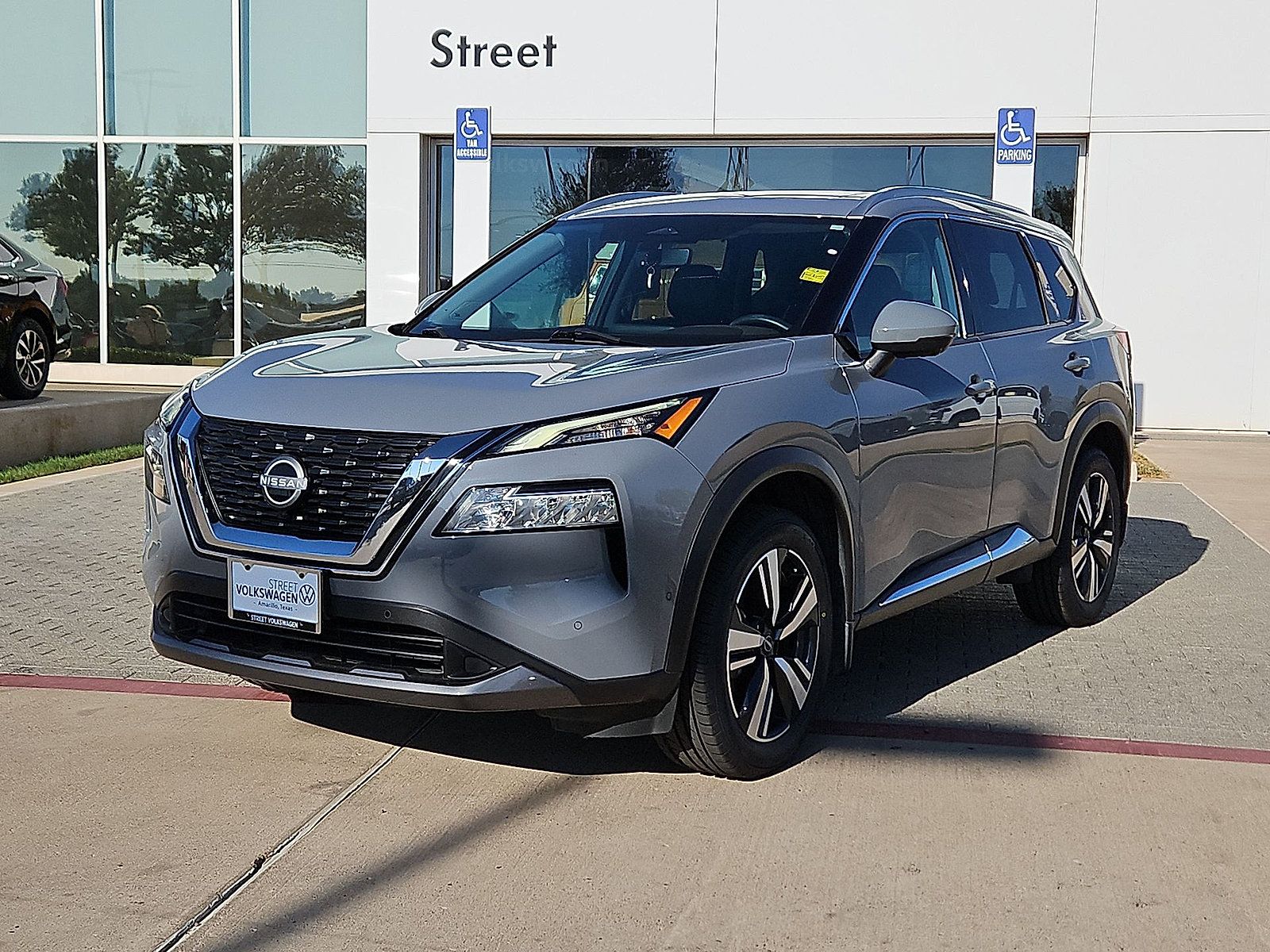 Used 2023 Nissan Rogue SL w/ SL Premium Package FWD image 4