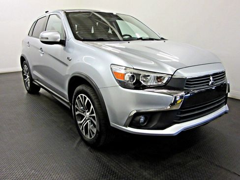 Used 2016 Mitsubishi Outlander Sport ES image 3