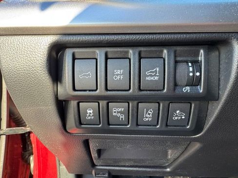 Used 2017 Subaru Outback 3.6R Limited image 25