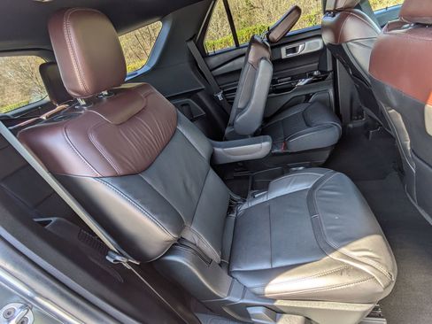 Used 2021 Ford Explorer Platinum w/ Equipment Group 601A image 29