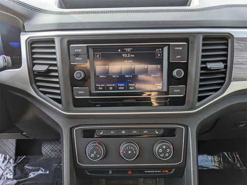 Certified 2022 Volkswagen Atlas Cross Sport SE image 22