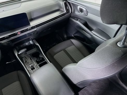 Certified 2025 Kia Sorento LX FWD image 26