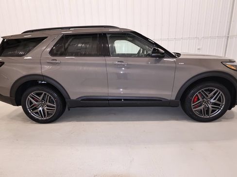 New 2026 Ford Explorer ST-Line w/ ST-Line Street Pack AWD/4WD image 2