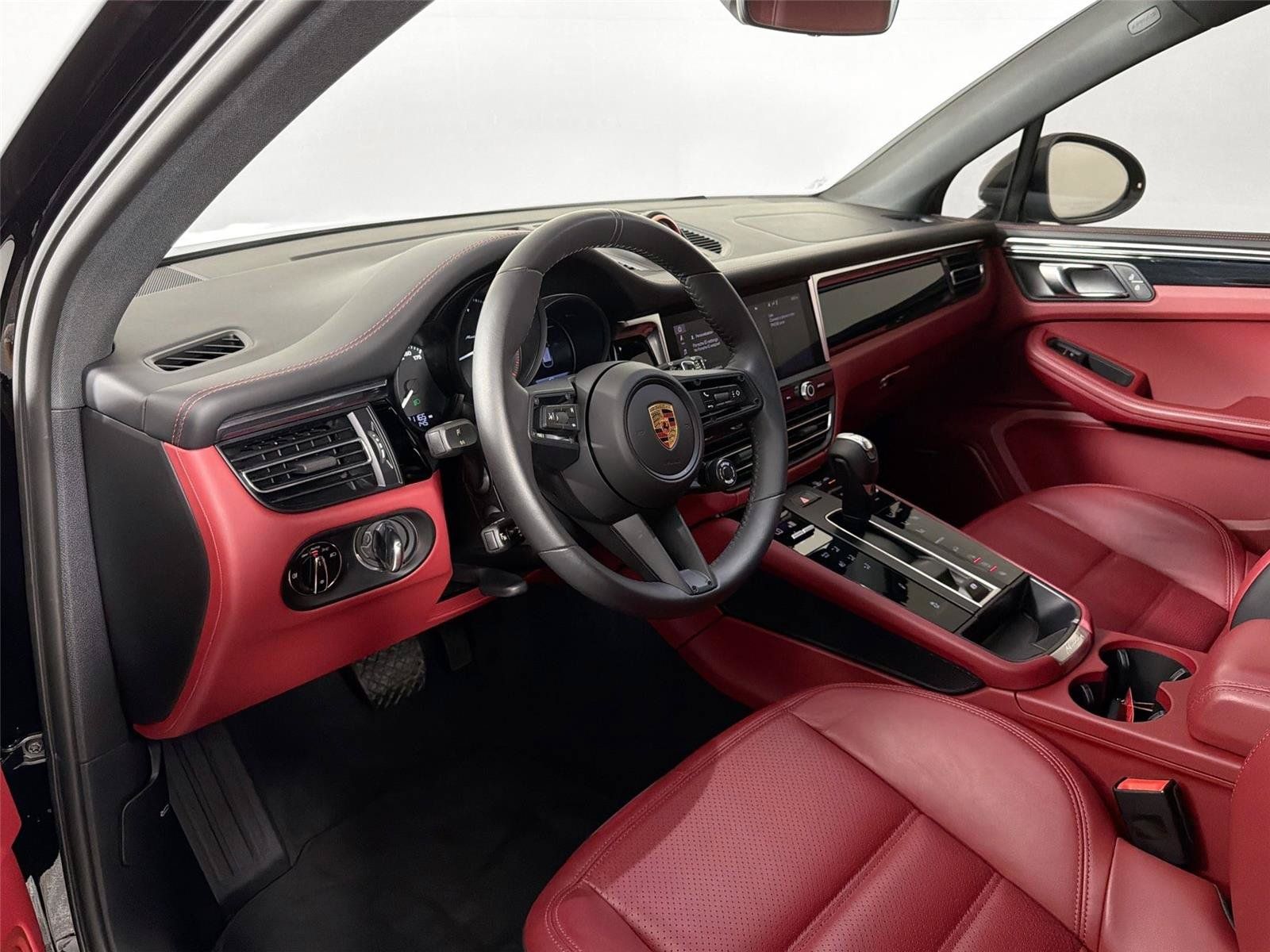 Certified 2024 Porsche Macan Turbo AWD/4WD image 4