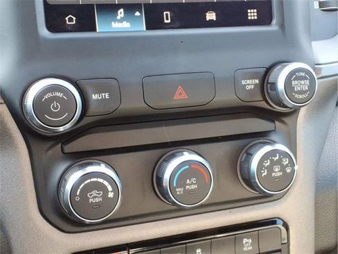 Used 2022 RAM 2500 Tradesman w/ Chrome Appearance Group image 8