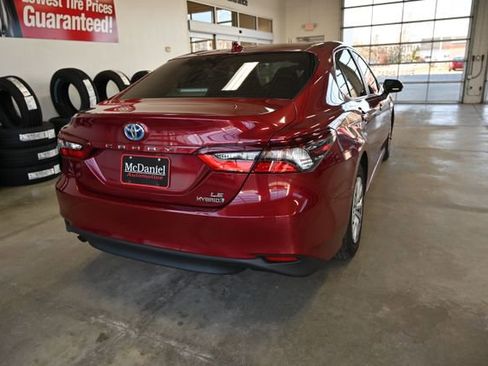 Used 2021 Toyota Camry LE image 6