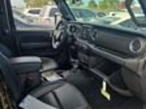 Used 2023 Jeep Wrangler Unlimited Sahara AWD/4WD image 14