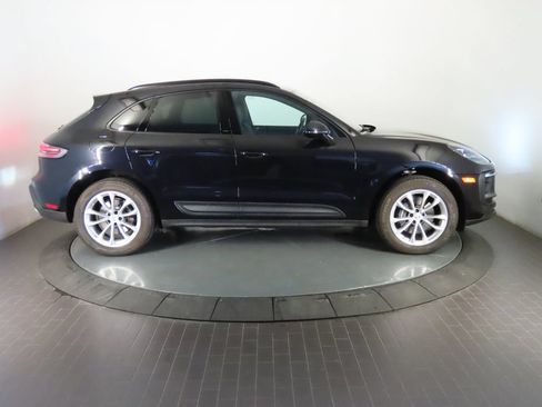 Certified 2026 Porsche Macan AWD/4WD image 8