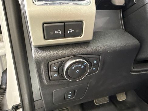Used 2017 Ford F150 Lariat w/ Equipment Group 502A Luxury AWD/4WD image 13