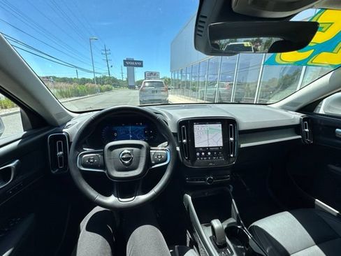 Certified 2025 Volvo XC40 B5 Core AWD/4WD image 21