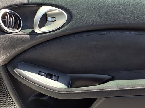 Used 2013 Nissan 370Z Touring RWD image 19