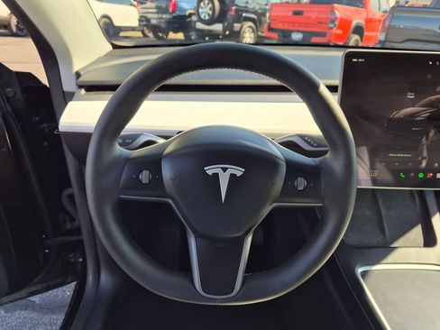 Used 2025 Tesla Model Y Long Range AWD/4WD image 18