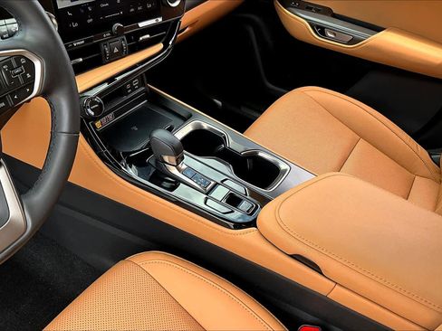 Used 2025 Lexus NX 250 FWD w/ Towing Package (2000 Lbs) image 14