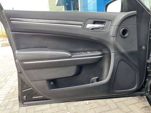 Used 2022 Chrysler 300 Touring image 14