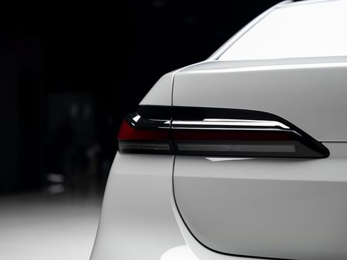 Used 2026 BMW 740i RWD image 27
