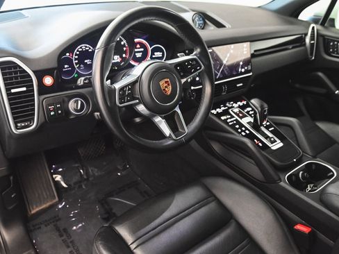 Used 2022 Porsche Cayenne Platinum Edition image 15