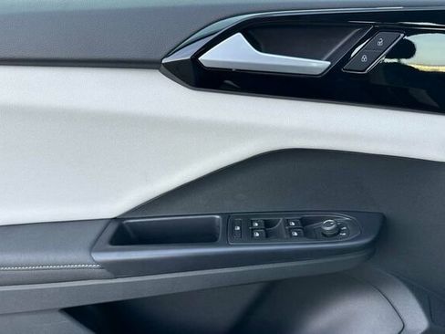 Used 2025 Volkswagen Taos S image 11