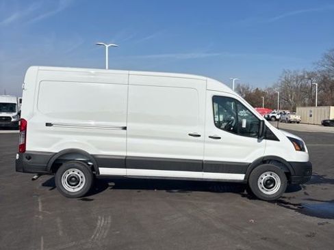 New 2026 Ford Transit 250 148 Medium Roof w/ Load Area Protection Package RWD image 4