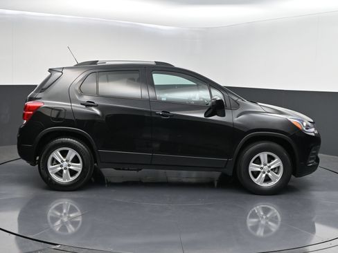 Used 2021 Chevrolet Trax LT w/ Driver Confidence Package AWD/4WD image 8