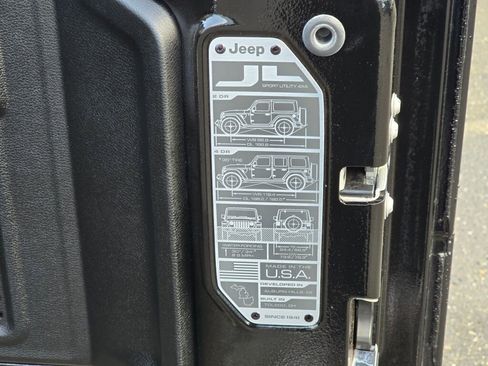 Used 2024 Jeep Wrangler Rubicon image 16