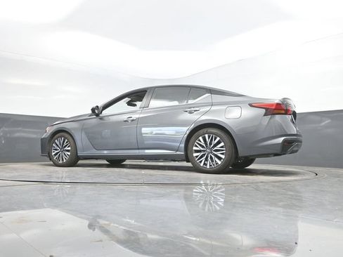 Used 2025 Nissan Altima 2.5 SV FWD image 49