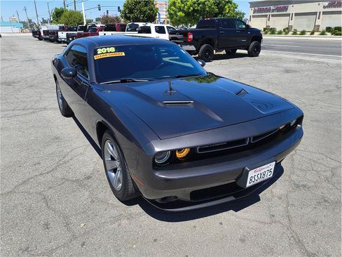 Used 2016 Dodge Challenger SXT RWD image 3