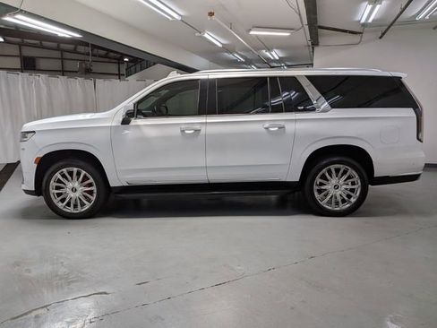 Used 2022 Cadillac Escalade ESV Premium Luxury image 23