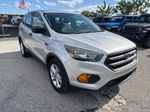Used 2018 Ford Escape S image 3