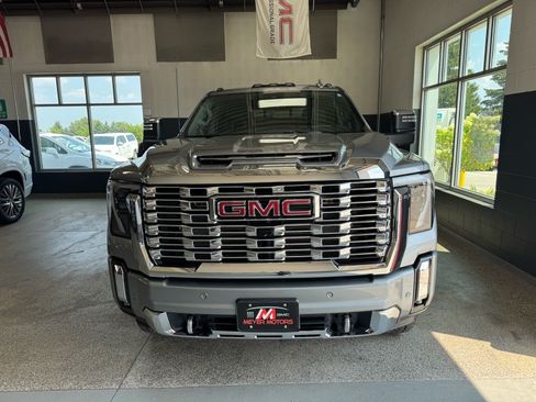 Used 2025 GMC Sierra 2500 Denali w/ Denali Reserve Package AWD/4WD image 2