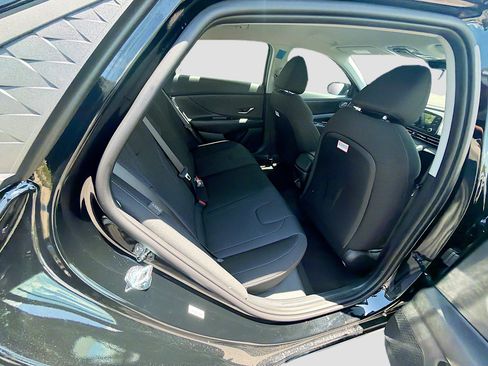 New 2026 Hyundai Elantra SE FWD image 19