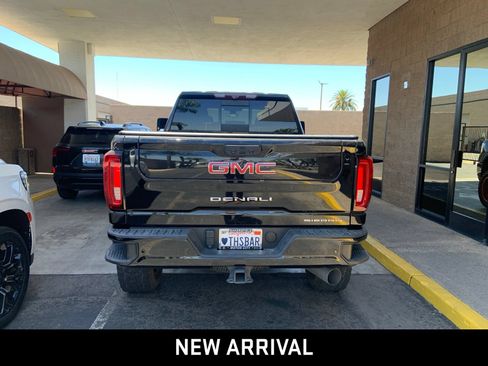 Used 2022 GMC Sierra 2500 Denali w/ Denali Black Diamond Edition AWD/4WD image 5