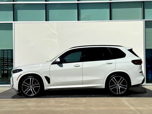 Used 2024 BMW X5 xDrive40i w/ Executive Package AWD/4WD image 11