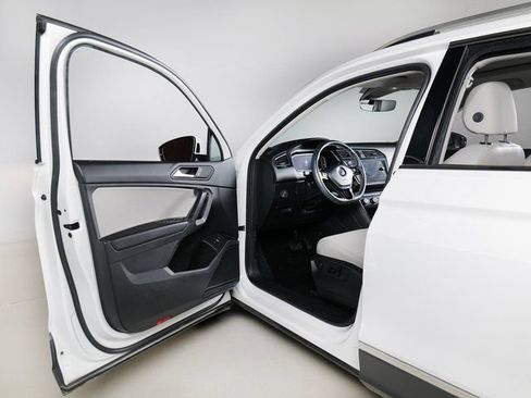 Used 2021 Volkswagen Tiguan SE AWD/4WD image 26