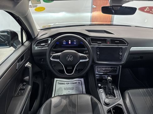 Used 2024 Volkswagen Tiguan SE image 42