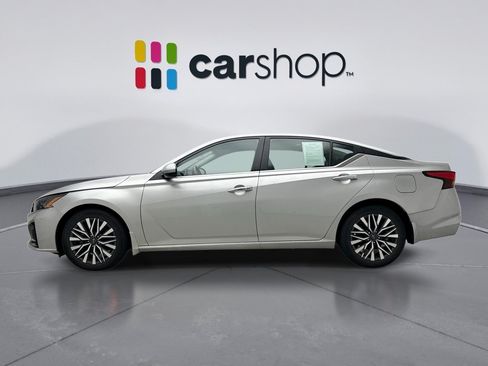 Used 2023 Nissan Altima 2.5 SV w/ SV Premium Package FWD image 2