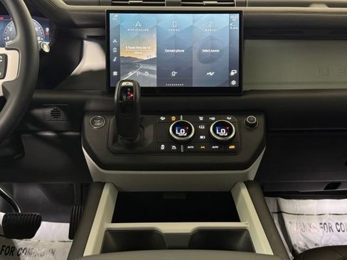 New 2025 Land Rover Defender 110 X-Dynamic SE AWD/4WD image 24