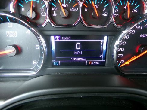 Used 2018 Chevrolet Suburban LT image 24