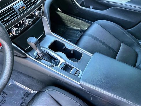 Used 2018 Honda Accord EX image 16