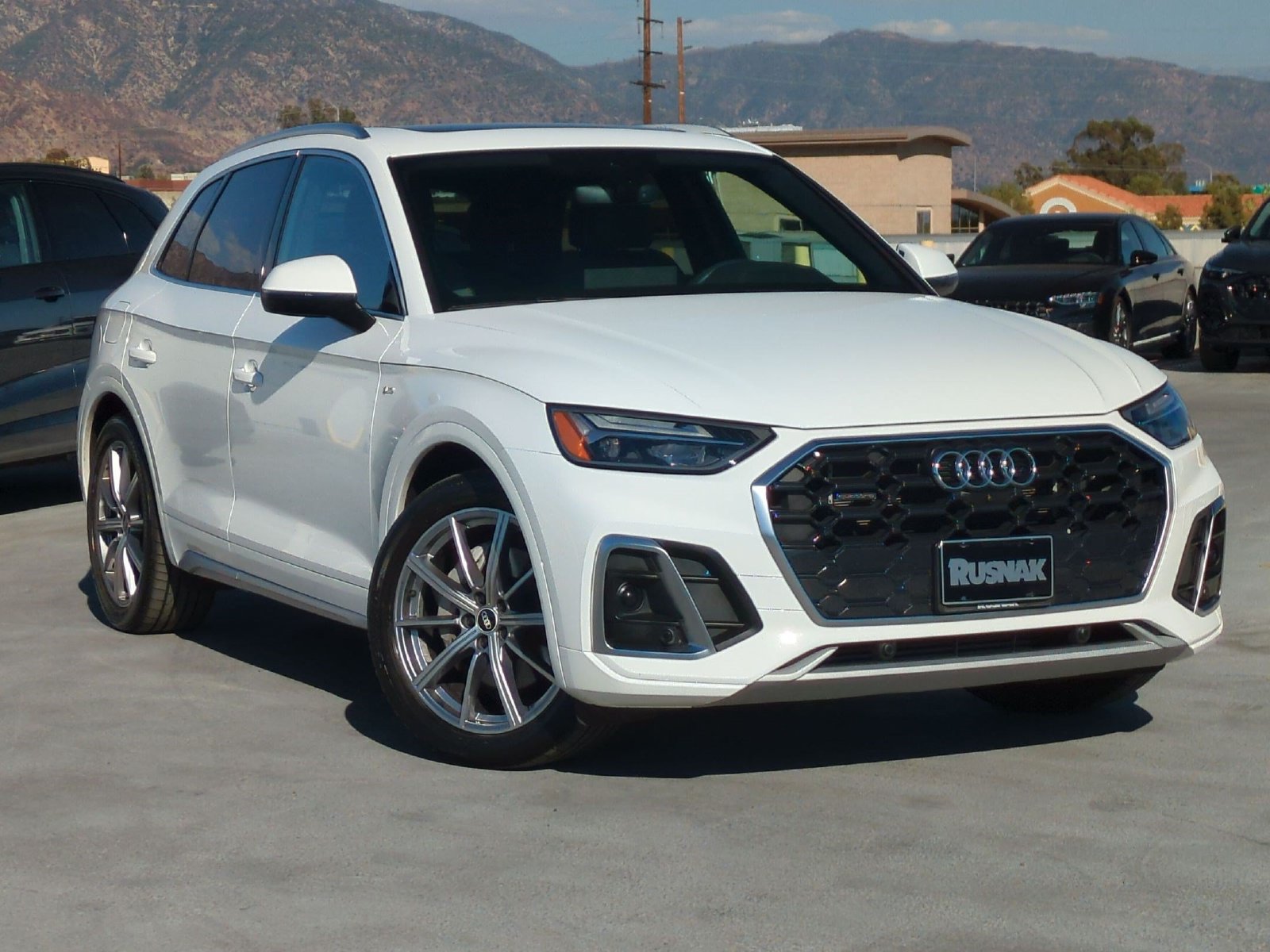 Used 2021 Audi Q5 e Premium Plus w/ Premium Plus Package AWD/4WD image 31