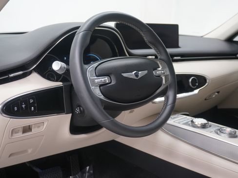 Used 2023 Genesis GV70 2.5T w/ Select Package AWD/4WD image 10