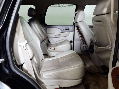 Used 2007 GMC Yukon SLT w/ SLT Preferred Equipment Group RWD image 13