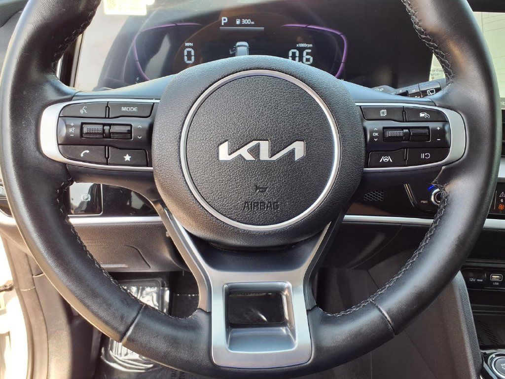Certified 2025 Kia Sportage EX FWD image 19