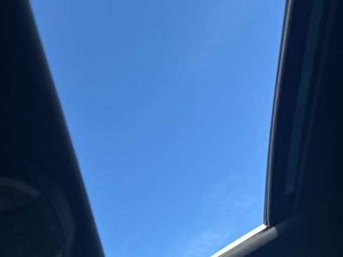 Used 2025 Chrysler Pacifica Limited image 33