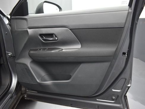 Used 2025 Nissan Kicks S image 24