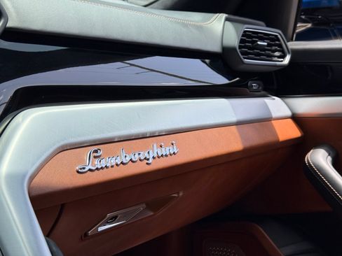 Used 2020 Lamborghini Urus AWD/4WD image 43