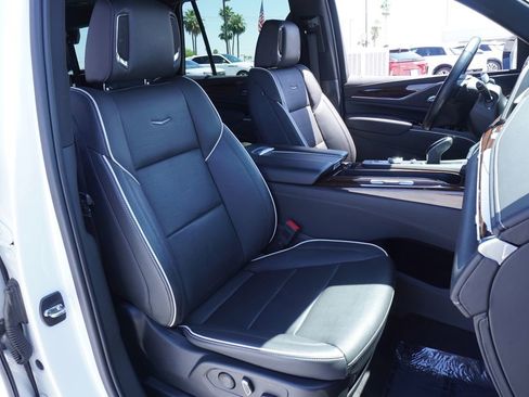 Certified 2023 Cadillac Escalade Premium Luxury AWD/4WD image 13