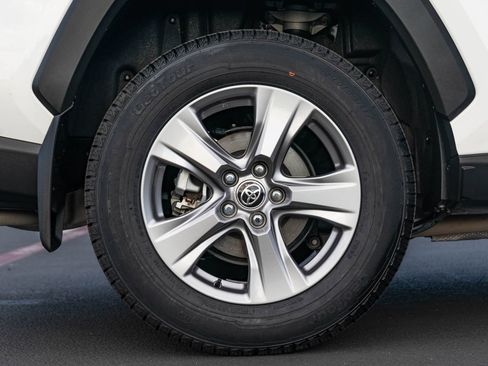 Certified 2025 Toyota RAV4 LE AWD/4WD image 11