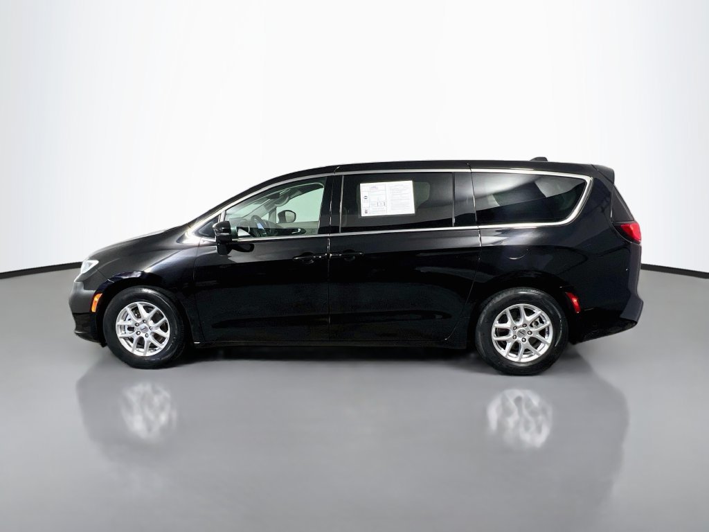 Used 2024 Chrysler Pacifica Touring-L FWD image 6