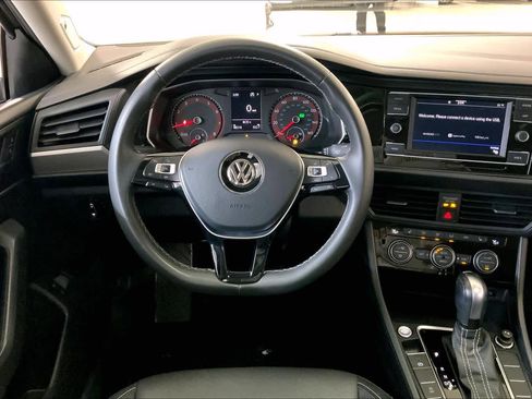 Used 2021 Volkswagen Jetta SE image 6