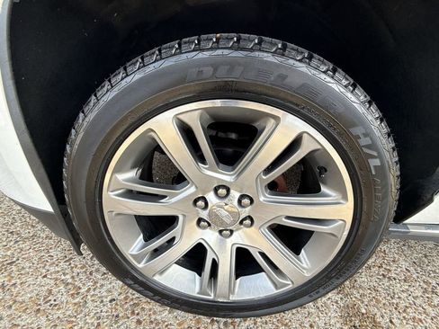 Used 2016 Cadillac Escalade Premium image 33